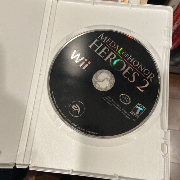 Wii Nintendo Medal of Honor Heroes 2 no manual tested working - Picture 2 of 3